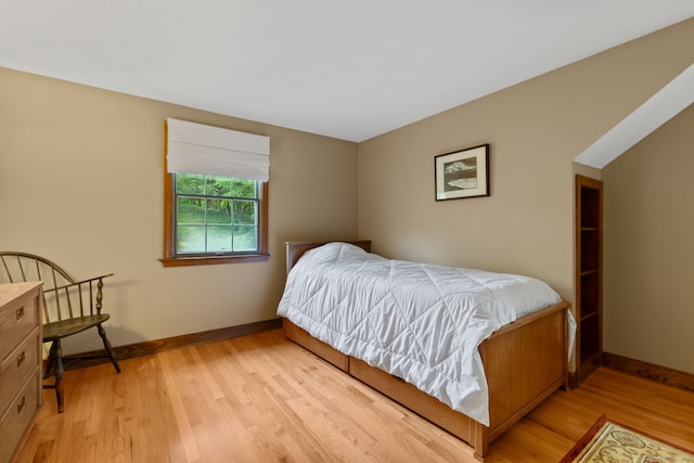 389 Chamberlain Rd, Middletown, CT 06457 - bedroom featuring light wood-type flooring and baseboards