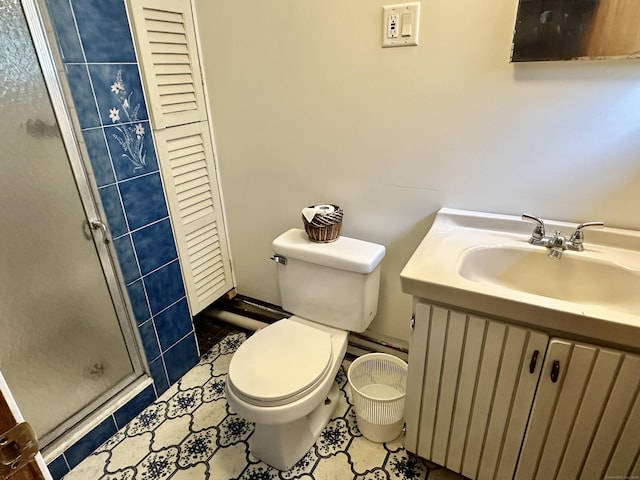 846 Sawmill Rd, West Haven, CT 06516 - full bath featuring a shower stall, vanity, tile patterned floors, and a closet