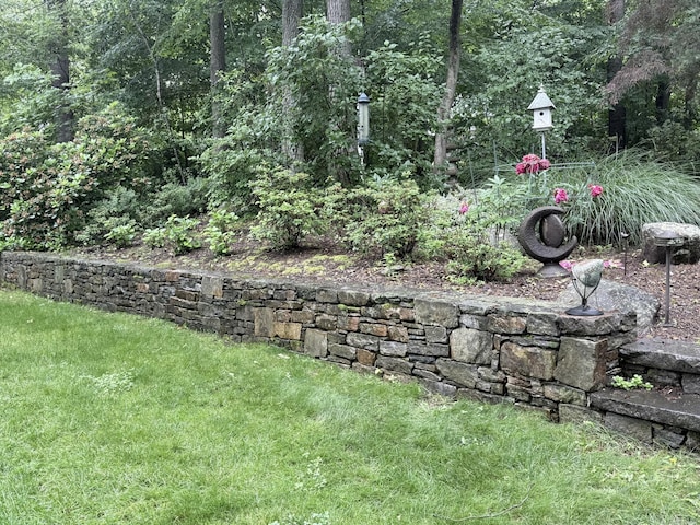8 Highview Rd, Madison, CT 06443 - view of green lawn