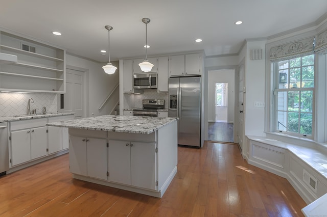 563 Main St, Ridgefield, CT 06877 - kitchen featuring stainless steel appliances, a sink, tasteful backsplash, a center island, and recessed lighting