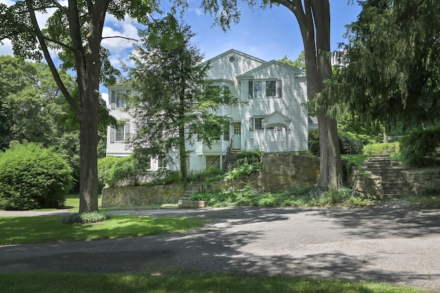 563 Main St, Ridgefield, CT 06877 - view of front of property with stairway