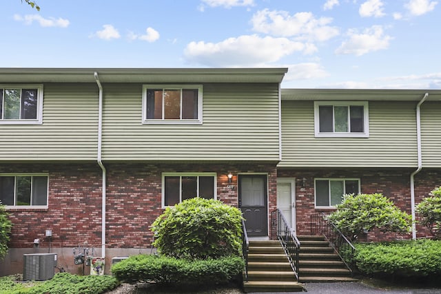 689 Churchill Dr Unit 689, Newington, CT 06111 - photo 1