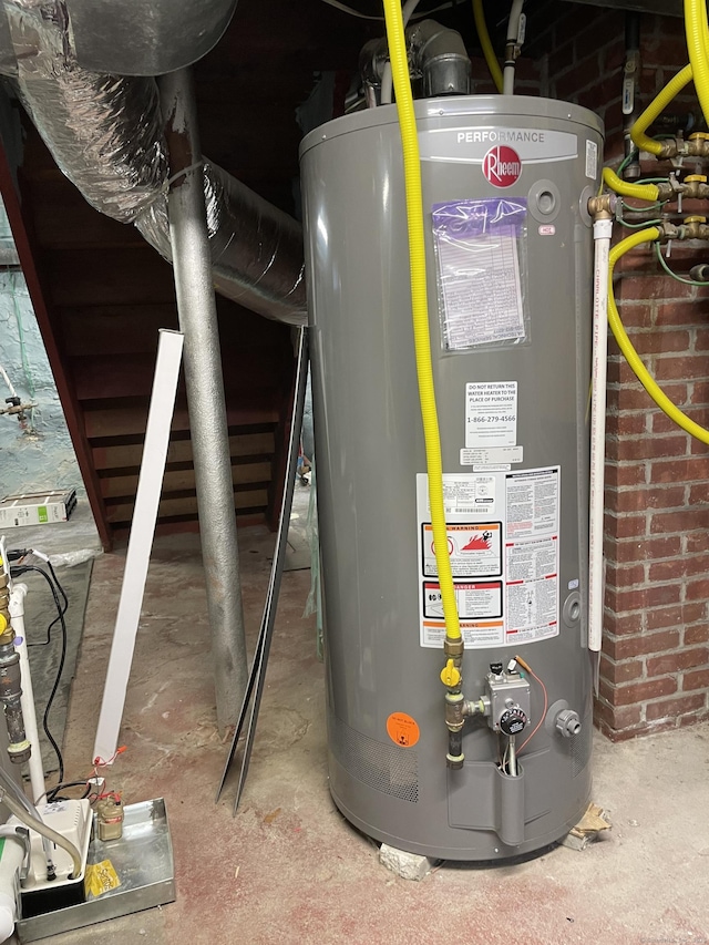 82 Trowbridge Pl, Naugatuck, CT 06770 - utility room with gas water heater