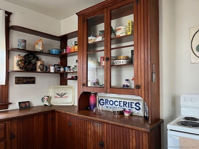 1085 Hamilton Ave, Waterbury, CT 06706 - view of pantry