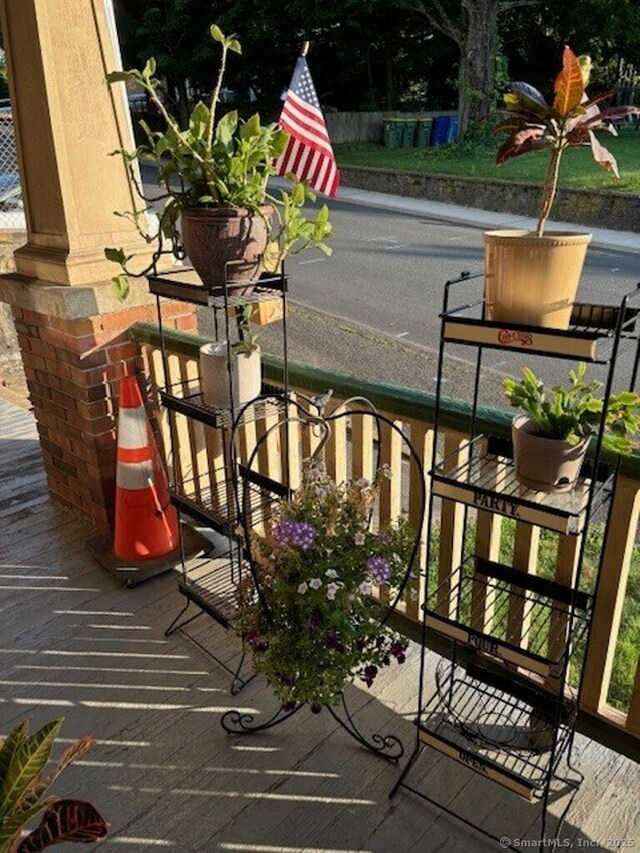 1085 Hamilton Ave, Waterbury, CT 06706 - view of balcony