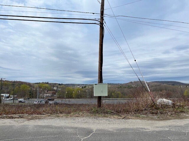 1085 Hamilton Ave, Waterbury, CT 06706 - view of asphalt road