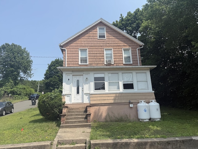 384 Park St, Bristol, CT 06010 - american foursquare style home featuring a front lawn
