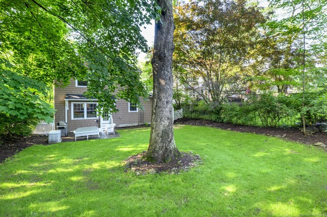116 Knapp St, Stamford, CT 06907 - view of yard