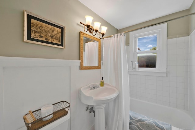 253 Gardner St, Manchester, CT 06040 - full bath featuring toilet and shower / bath combination with curtain