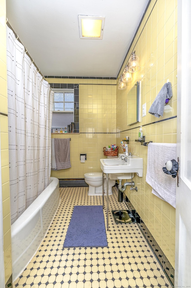 272 Saint John St, New Haven, CT 06511 - full bath with tile walls and shower / bath combo