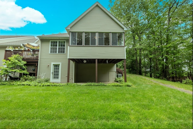 153 Louis Hill Rd Unit 153, Newtown, CT 06482 - back of property with a sunroom, a deck, and a yard