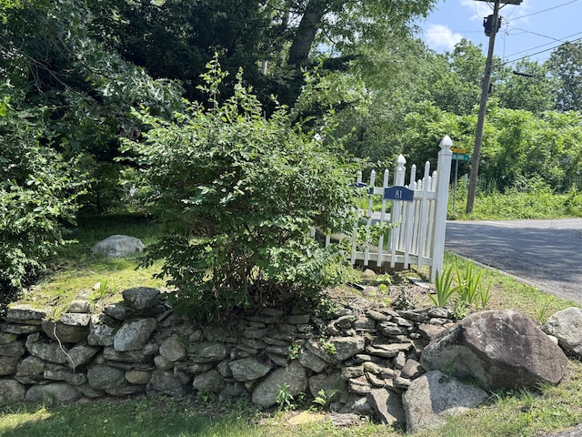 81 Standish Rd, Coventry, CT 06238 - exterior view of a gate
