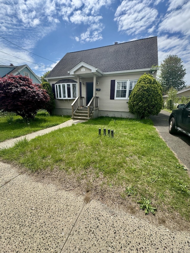 111 Hollywood Ave, Bridgeport, CT 06606 - bungalow-style house with roof with shingles and a front yard