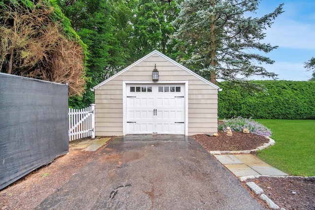 3 Fairview Hts, Cromwell, CT 06416 - detached garage with driveway
