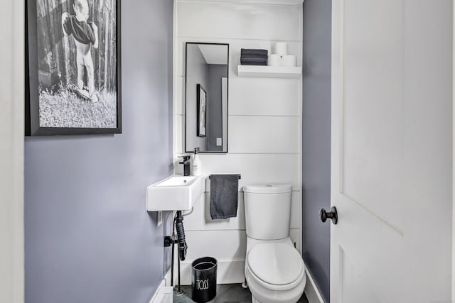 946 Wilcoxson Ave, Stratford, CT 06614 - half bath with toilet and baseboards