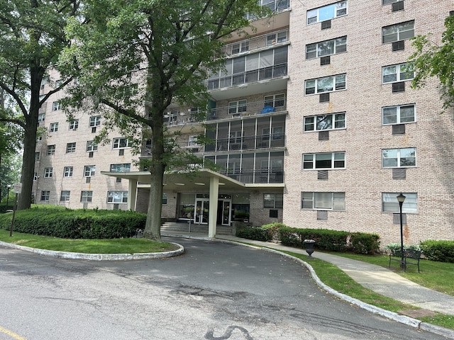 25 Cartright St Unit 1E, Bridgeport, CT 06604 - view of apartment building / complex