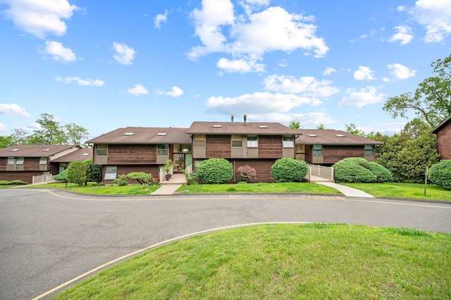 113E Country Squire Dr Unit 113E, Cromwell, CT 06416 - split level home featuring a front lawn
