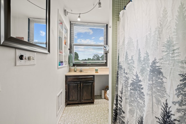 113E Country Squire Dr Unit 113E, Cromwell, CT 06416 - bathroom featuring tile patterned flooring, vanity, and a shower with curtain