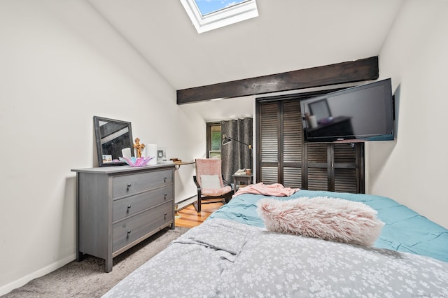 113E Country Squire Dr Unit 113E, Cromwell, CT 06416 - bedroom featuring a skylight and vaulted ceiling