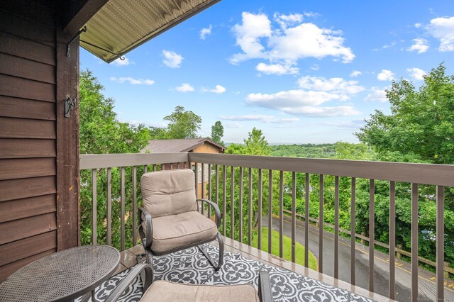 113E Country Squire Dr Unit 113E, Cromwell, CT 06416 - view of balcony