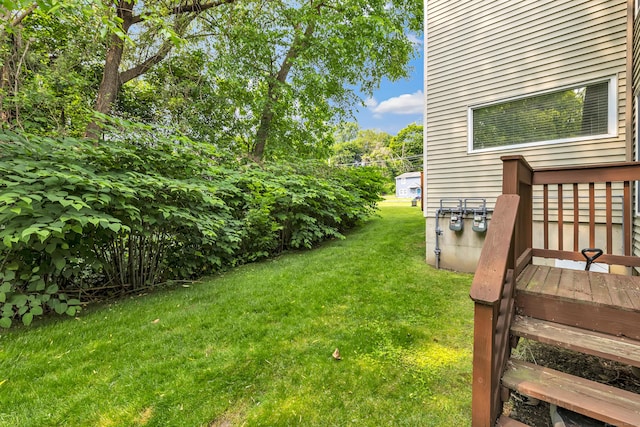 20 Oakland Ave Apt 3B, Danbury, CT 06810 - view of green lawn with a wooden deck
