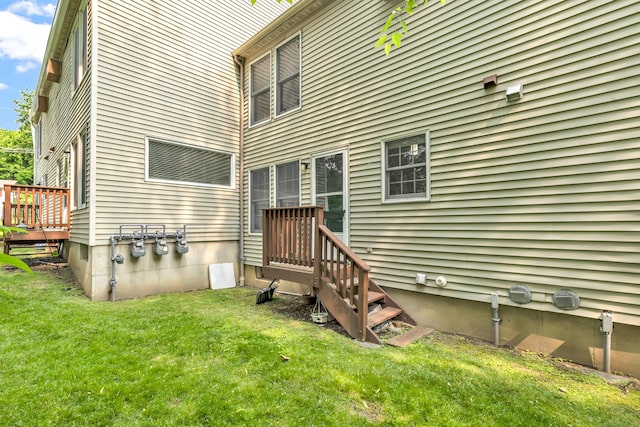 20 Oakland Ave Apt 3B, Danbury, CT 06810 - back of house with a lawn