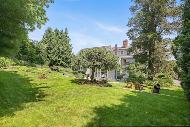 216 Hillspoint Rd, Westport, CT 06880 - view of green lawn