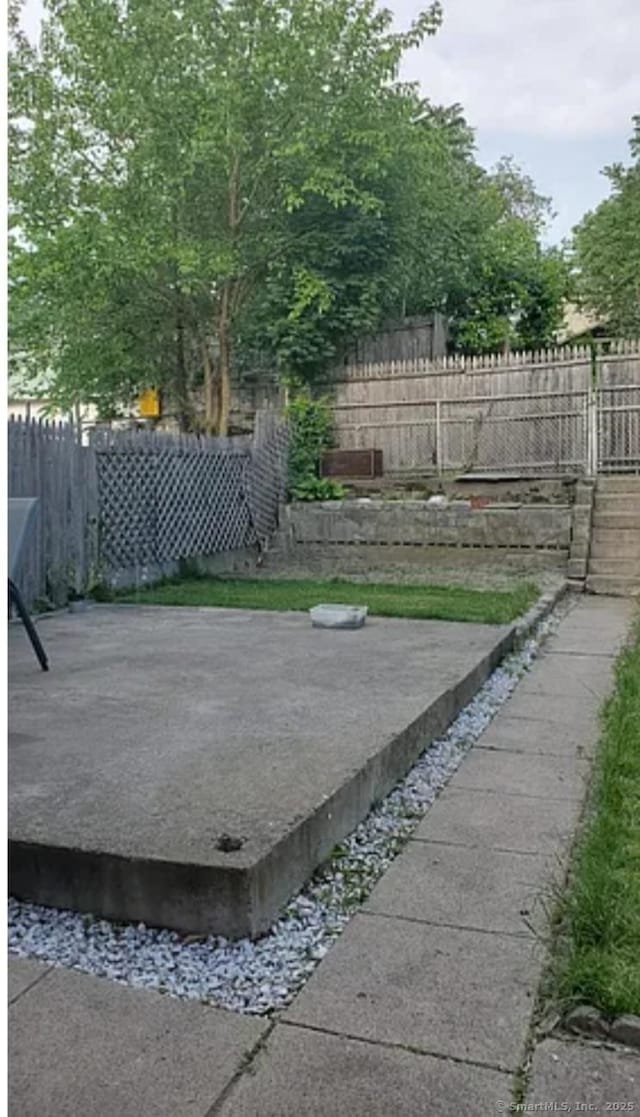 366 Remington St, Bridgeport, CT 06610 - view of yard