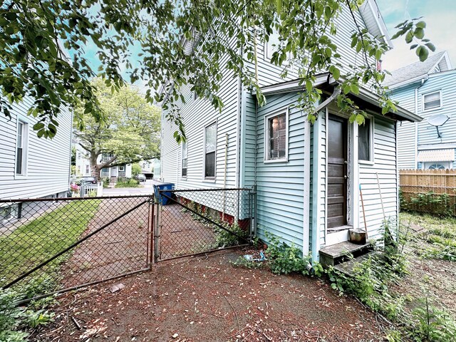 26 Lamberton St, New Haven, CT 06519 - view of side of home featuring a gate