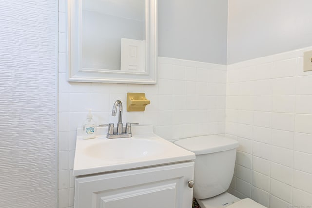 47 Manwaring Rd, Norwich, CT 06360 - bathroom featuring tile walls and vanity