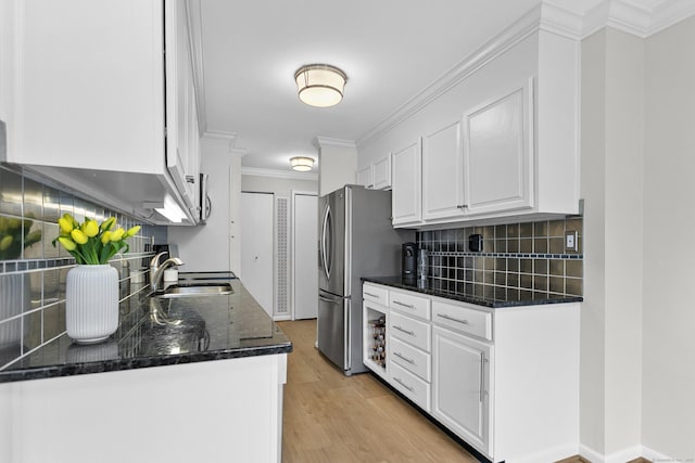 116 Southport Woods Dr, Fairfield, CT 06890 - kitchen with freestanding refrigerator, white cabinetry, decorative backsplash, light wood-style flooring, and crown molding