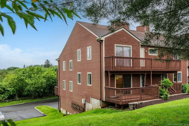 25 Florence Rd Unit 84, Branford, CT 06405 - view of front of house with a front yard and a chimney