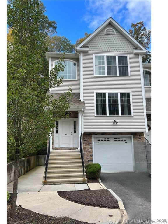 21 Old Oak Dr Unit 21, Brookfield, CT 06804 - photo 1