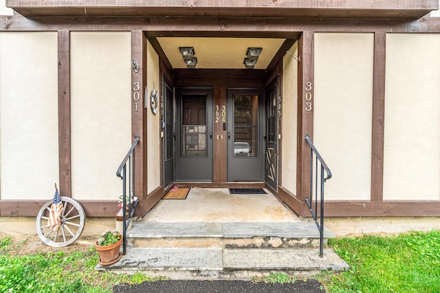 304 Foxwood Ln Unit 304, Milford, CT 06461 - doorway to property with stucco siding