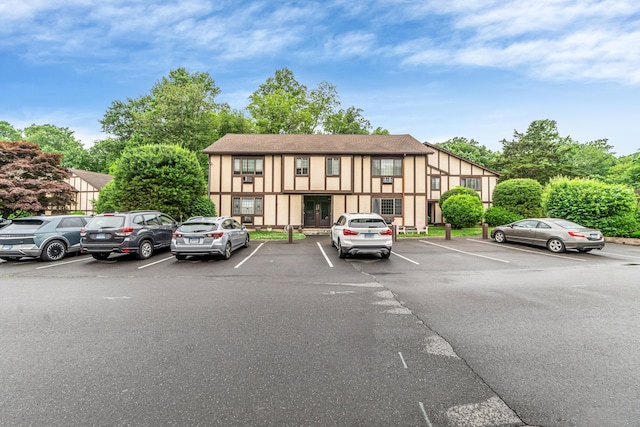 304 Foxwood Ln Unit 304, Milford, CT 06461 - view of property with uncovered parking