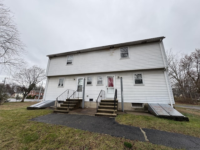 829 Windsor Ave, Windsor, CT 06095 - back of house with a lawn
