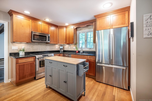 39 Aspen Mill Rd, Ridgefield, CT 06877 - kitchen with stainless steel appliances, light wood-style floors, decorative backsplash, a center island, and recessed lighting