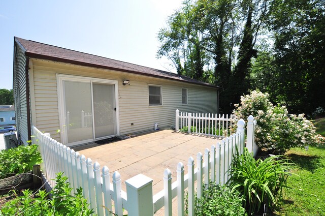 8 Pons Rd, Groton, CT 06355 - view of patio