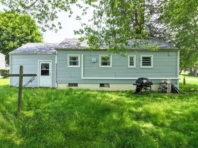 4 Traders Ct, Norwich, CT 06360 - back of house featuring a shingled roof