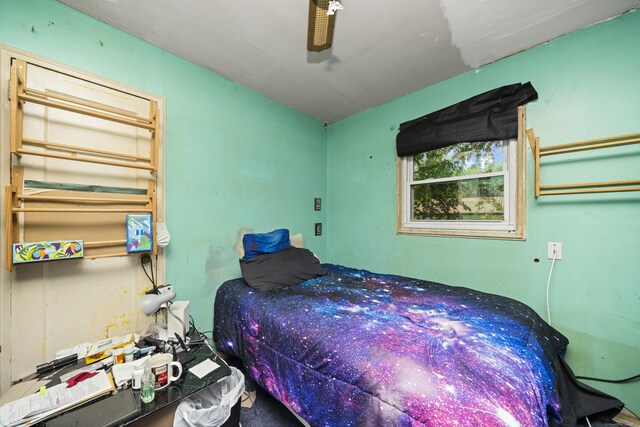 4 Traders Ct, Norwich, CT 06360 - bedroom with a ceiling fan