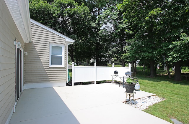 4 White Birch Dr, Guilford, CT 06437 - view of patio / terrace