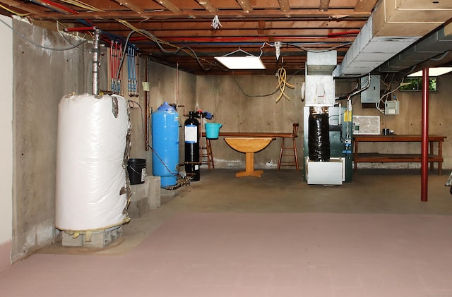 4 White Birch Dr, Guilford, CT 06437 - unfinished below grade area featuring a water pressure tank, electric panel, water heater, and heating unit