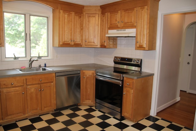 154 Mohawk Dr, West Hartford, CT 06117 - kitchen featuring stainless steel appliances, under cabinet range hood, light floors, and backsplash