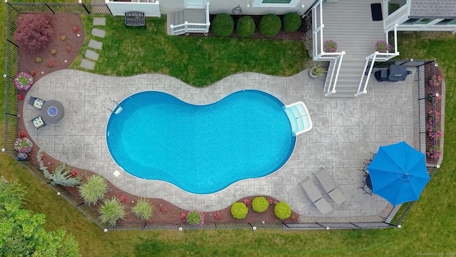 7 Forest View Dr, Newtown, CT 06482 - aerial view of a pool