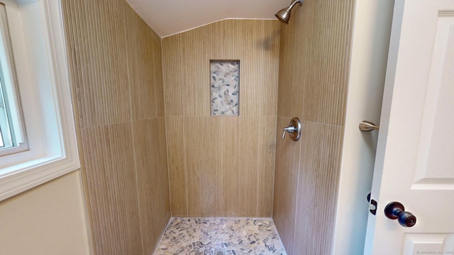 32 Miles Standish Dr, West Hartford, CT 06107 - full bath with a tile shower and lofted ceiling