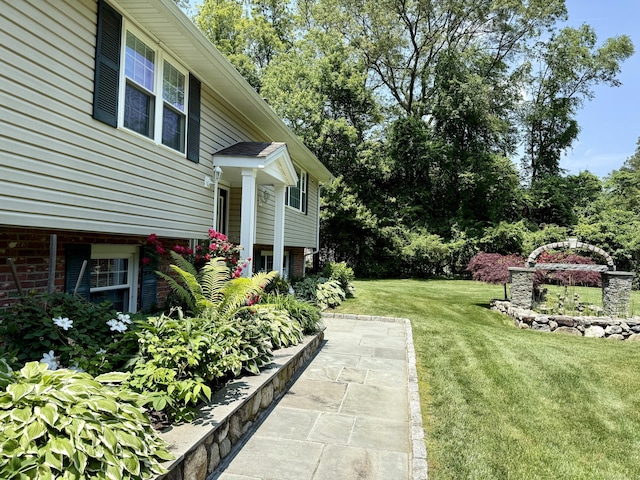 44 Fawn Hill Rd, Shelton, CT 06484 - view of grassy yard