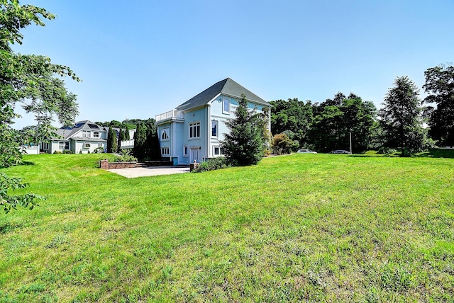 125 Waverly Dr, Newington, CT 06111 - view of grassy yard featuring a patio area