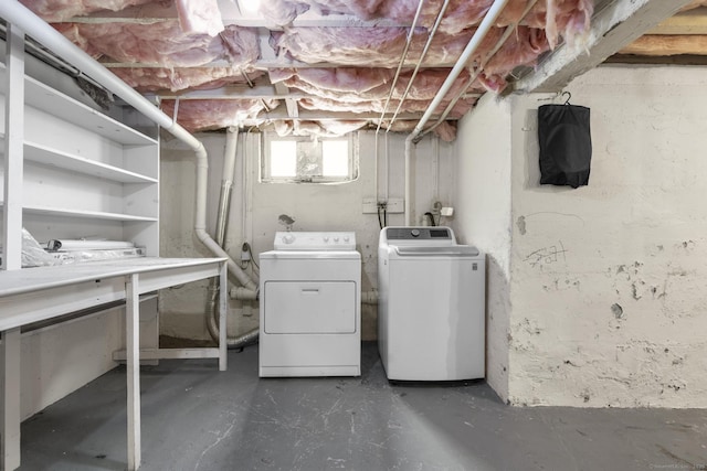 27 Homestead St, Manchester, CT 06042 - laundry area with washer and clothes dryer
