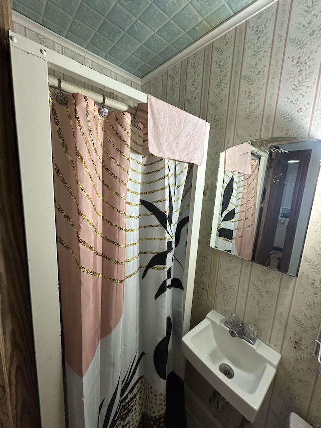 5 Sunnyslope Dr, Middletown, CT 06457 - bathroom featuring wallpapered walls and a shower with shower curtain