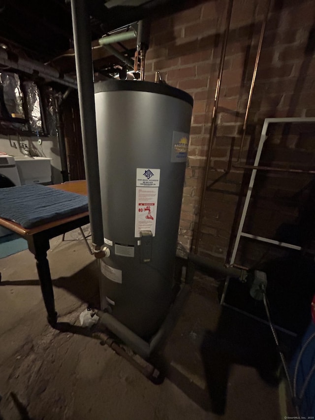 5 Sunnyslope Dr, Middletown, CT 06457 - utility room with water heater and washer / dryer